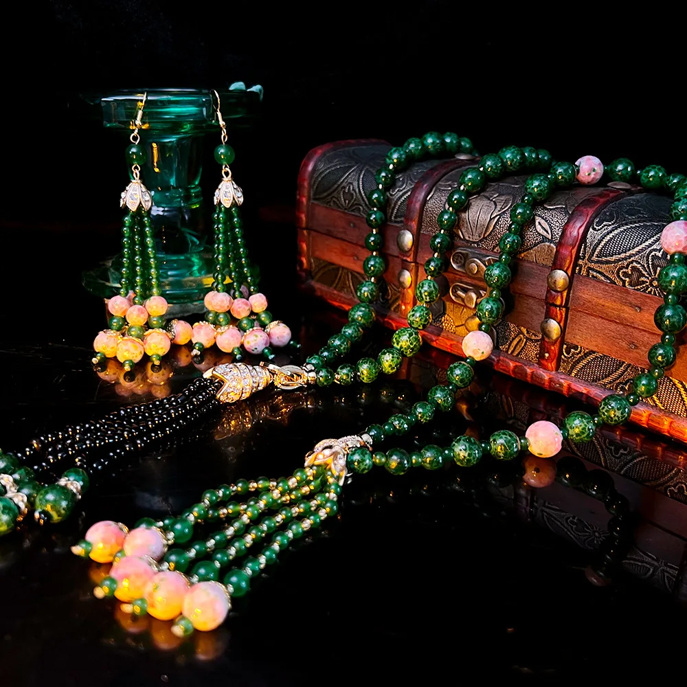 Vintage Beaded Jewelry Luxurious Retro Green Pink Tassel Necklace for Elegant Wedding Banquet Formal Styling