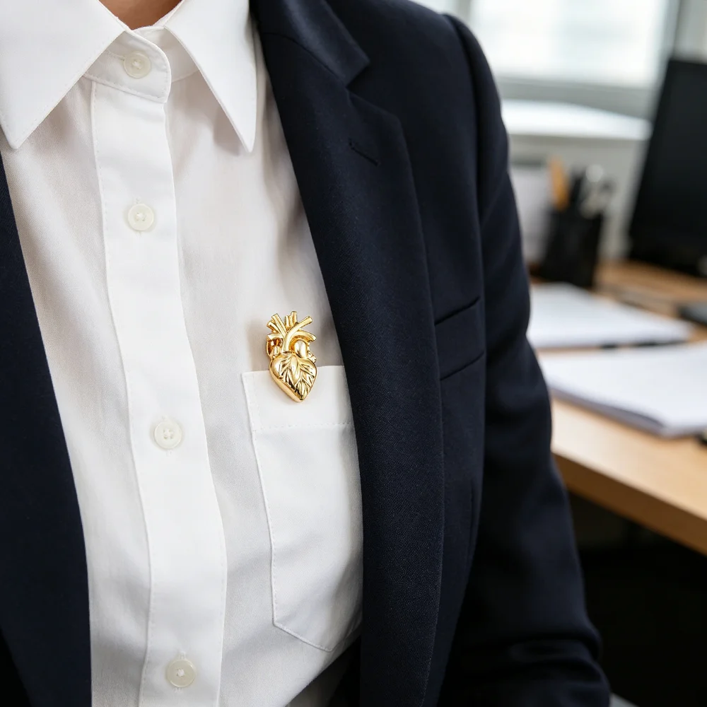 DCARZZ Gold Color Heart Anatomy Brooch Pin Medical Cardiology Biology Jewelry Lapel Badge Accessories for Doctor Nurse