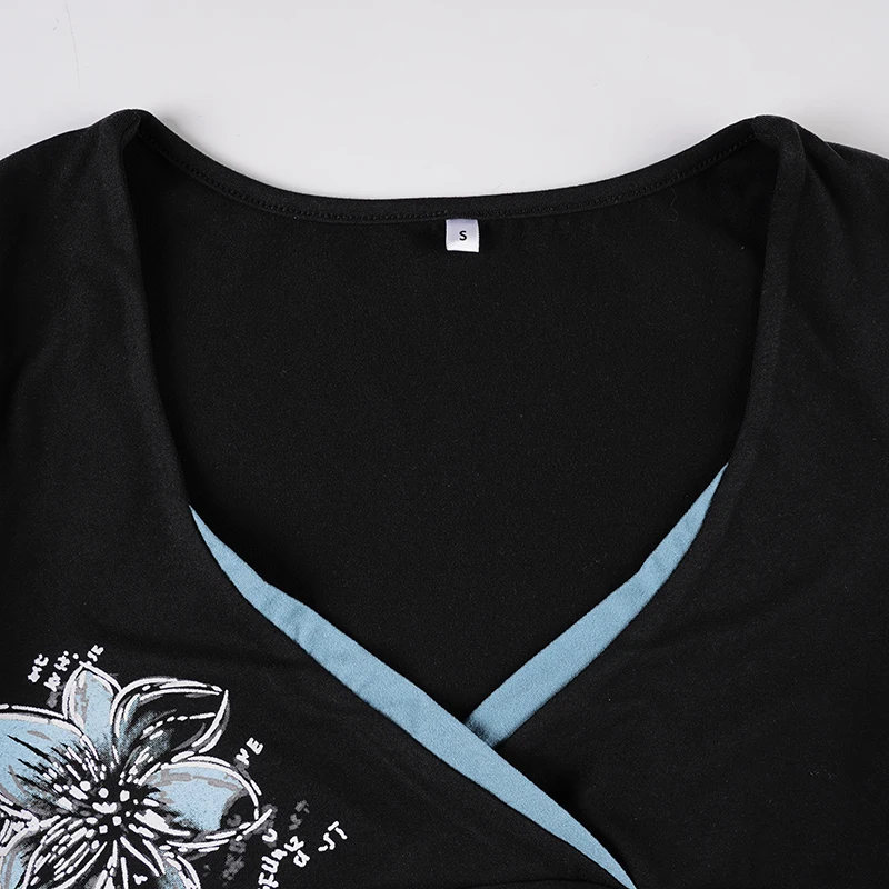 SUCHCUTE Vintage Grunge Y2K Top für Damen, Wickel-Design, V-Ausschnitt, Blauer Kontrast-Blumendruck, Schulterriemen zum Binden, Schmal geschnittenes Langarmshirt für Ausgehzwecke – Detail 5