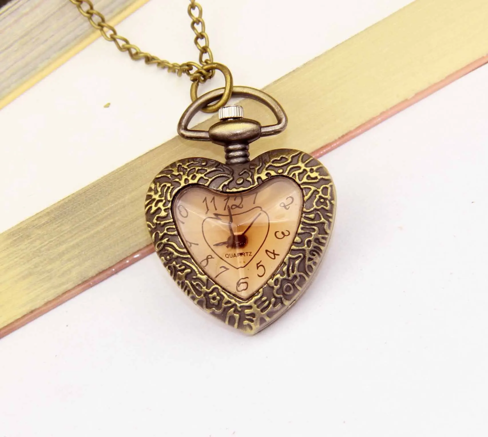 Vintage Small Dial Quartz Pocket Watch for Men Women Transparent Amber Heart Fob Chain Pendant Necklace Clock for Ladies Gift