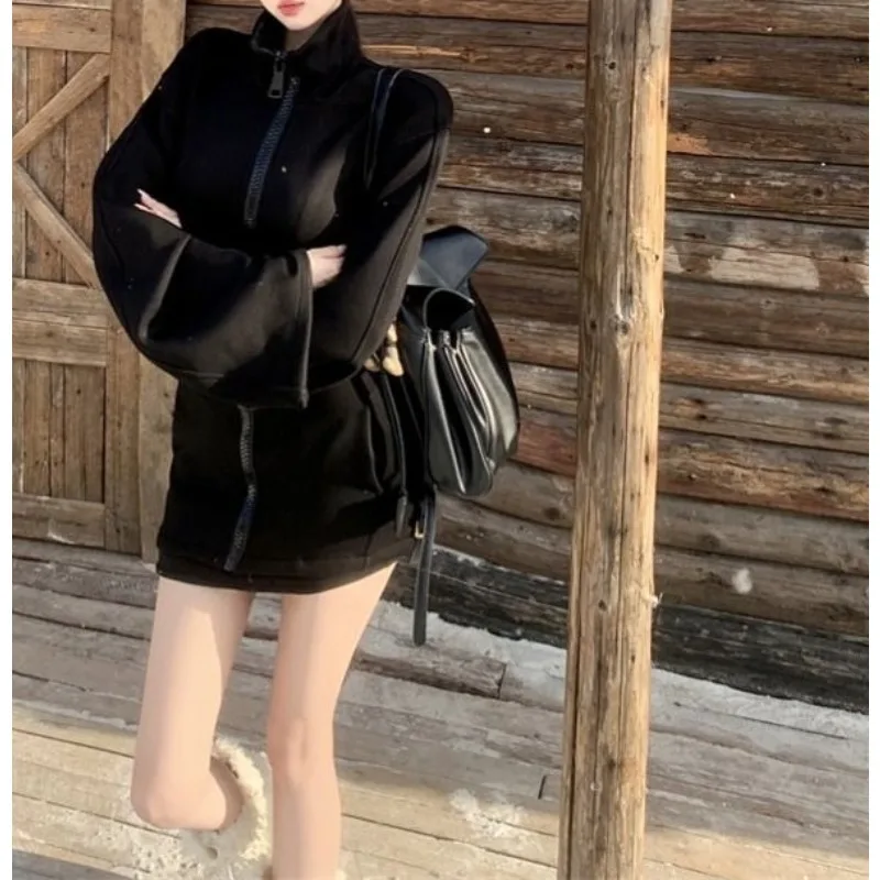 Vintage Black Turtleneck Long-sleeved Dress for Women Trendy Short Dress Waist-cinching, Figure-flattering Hip-hugging Design