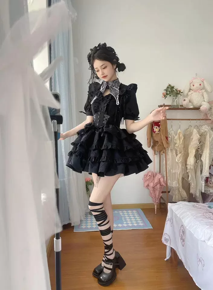 Abito Lolita SK nero gotico scuro Manica corta a sbuffo Top monopetto Vita alta Gonna sottile con lacci Set da due pezzi Donna Autunno