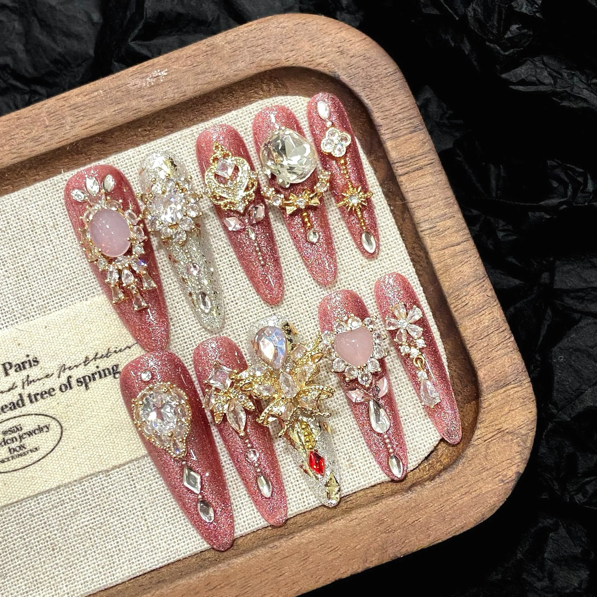 

Banai Beauty High-End Light Luxury Nail Art Handmade Fashion Manicure