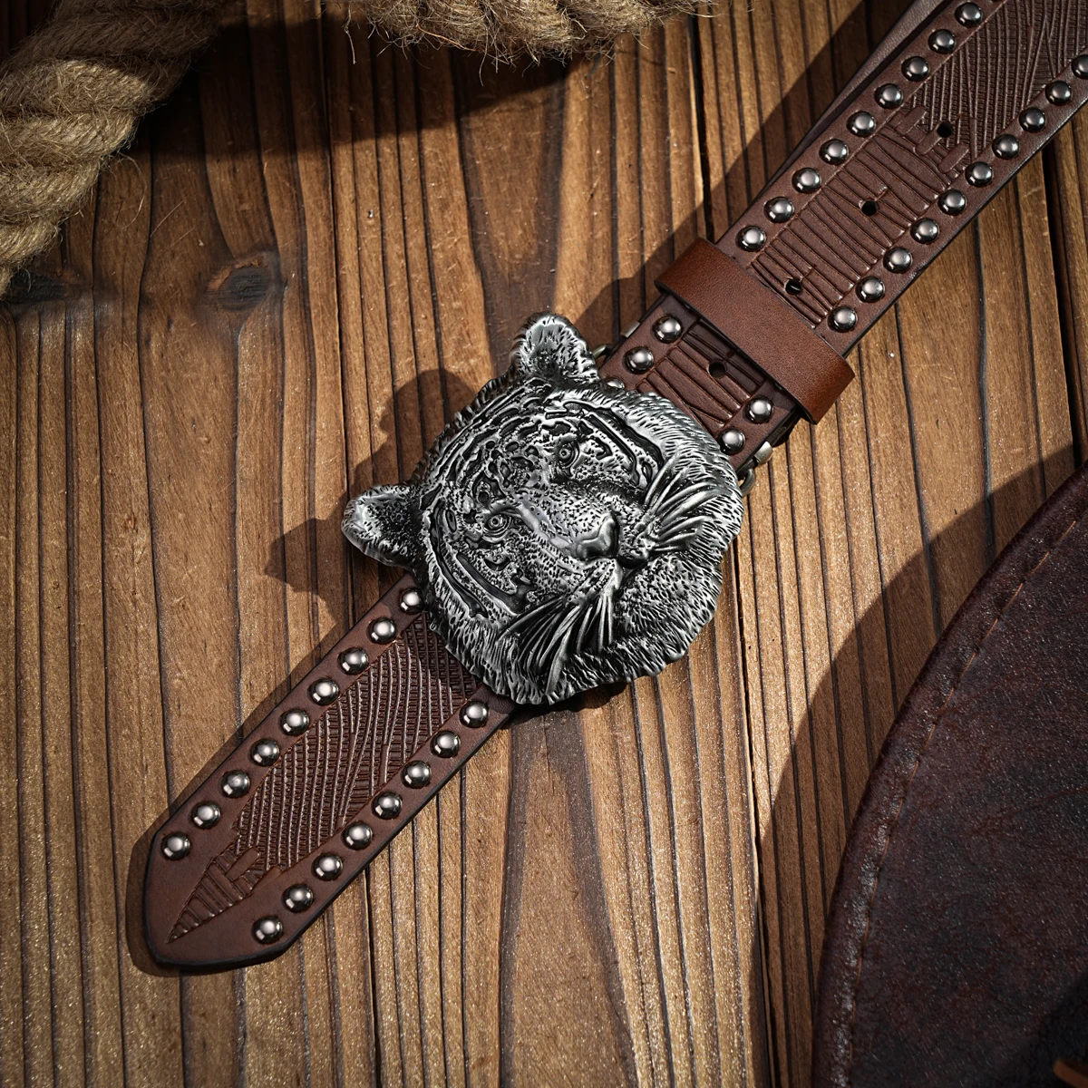 Ein lässiger, individueller und Retro-Gürtel, Kleidungsaccessoire im Western-Stil, Metallschnalle, PU-Gürtel, geeignet für Männer und Frauen. – Detail 6