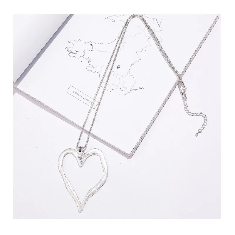 

Popular Retro Long Necklace Geometric Peach Heart Love Pendant Alloy Women's Sweater Chain