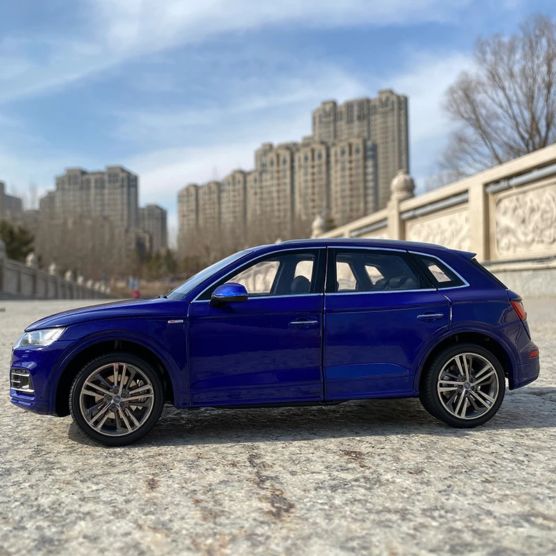FAW Original Factory 1:18 Car Model 2018 New Q5L SUV Alloy Simulation Car Model Off Road