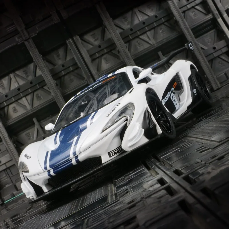 

1:24 McLaren P1 GTR из сплава, гоночная модель автомобиля, украшение, двери можно открыть, передние колеса могут вращаться, детская игрушечная машина