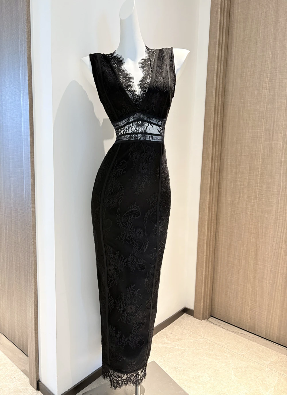 Sexy Deep V Neck Lace Cut out Long Dress Women Black Sleeveless Backless See Through Bodycon Prom Dresses Evening Party Gowns
