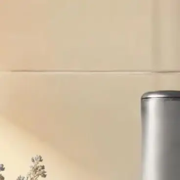 詰め替え可能なシャンプーコンテナ、バスルーム用ローションポンプ、シャンプー・コンディショナー用ディスペンサー、3チャンバー壁掛け式バスルーム用ディスペンサー