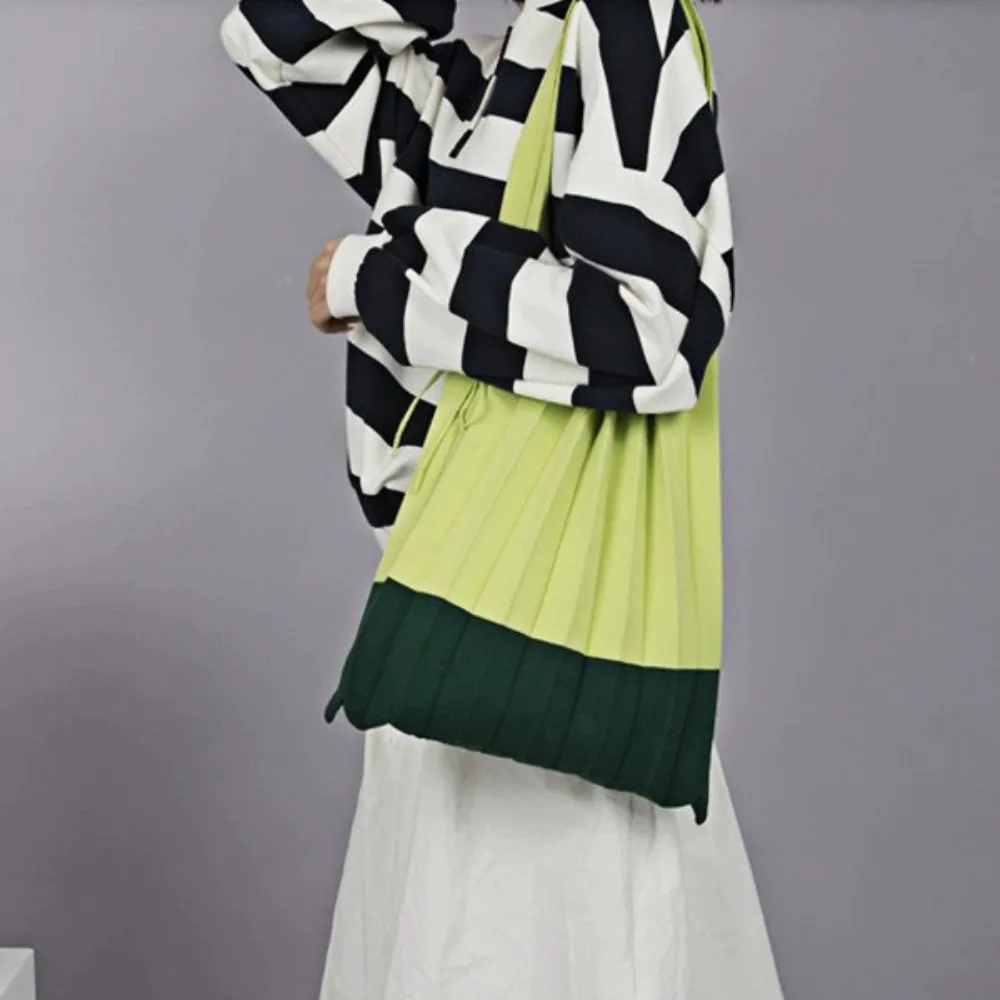 حقيبة يد متماسكة حقيبة تسوق قابلة للطي سعة كبيرة حقيبة كتف قابلة للطي حقيبة صديقة للبيئة حقيبة مطوية بألوان متباينة في الهواء الطلق