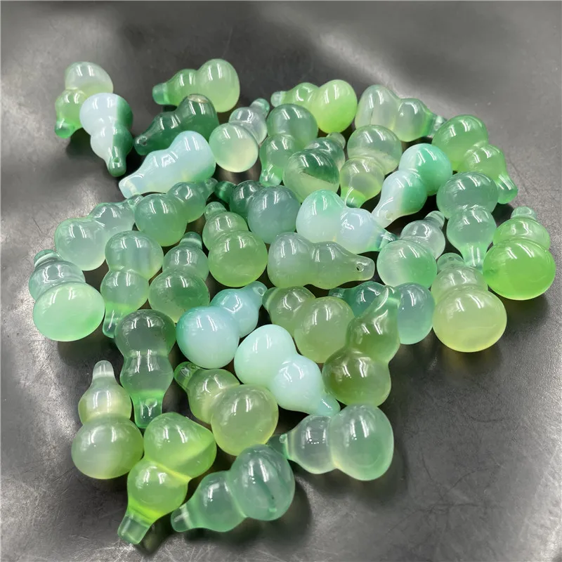 Cheap Jade Ice-like Light Green Chalcedony Agate Three-Dimensional Small Calabash Pendant Pendant Jade pendant