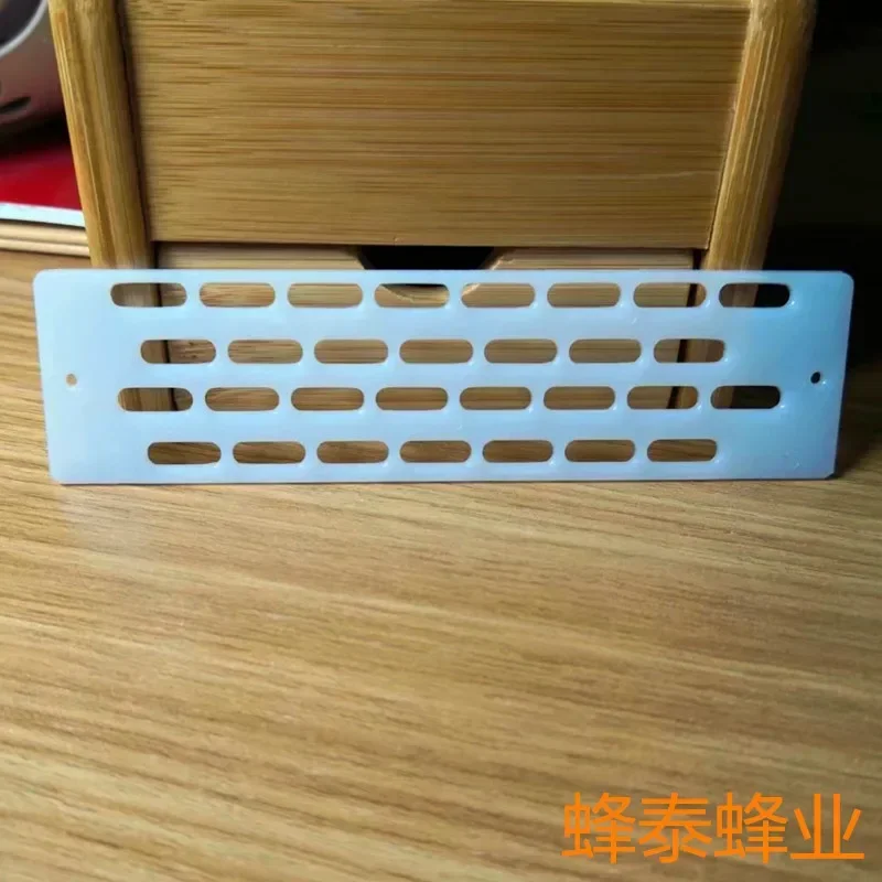 A Wholesale Chinese Bee Plastic Escape-proof Pieces Separated From The King's Nest Door Separated From The King's