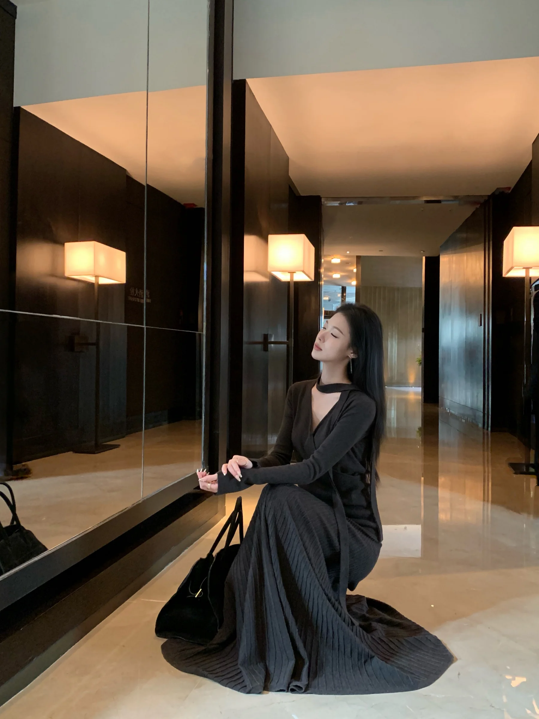 

Комплект из топа и юбки 5werkwen Rattan Series: шерстяной топ с V-образным вырезом и драпированная юбка миди с поясом для повседневной носки (женский)