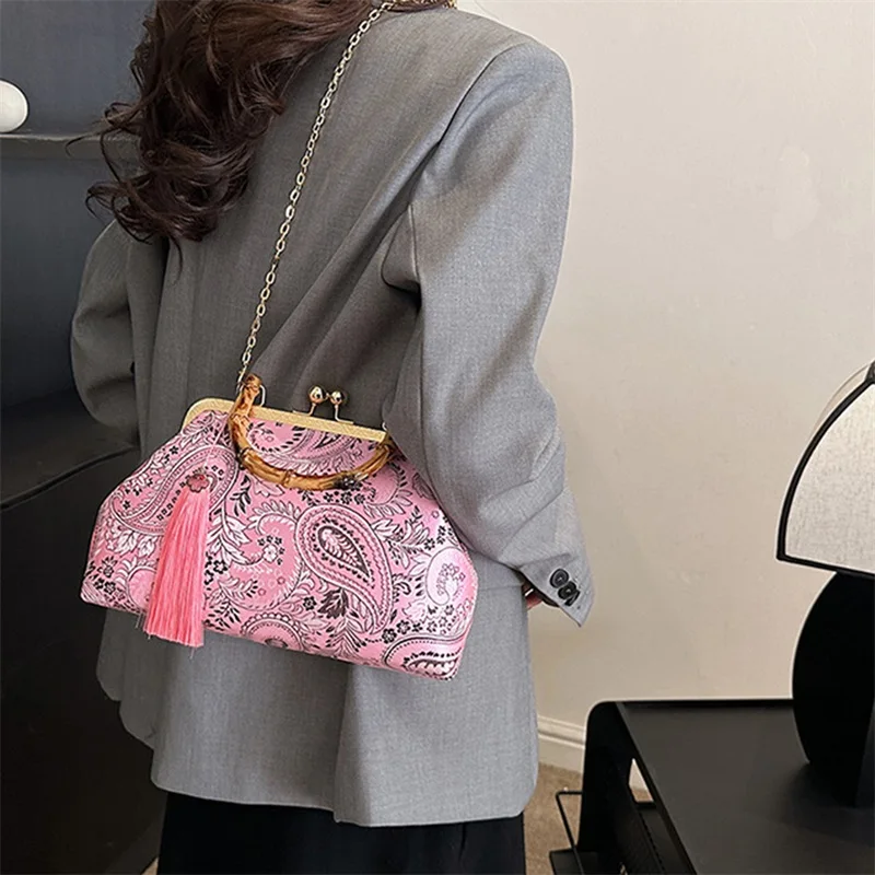 Women's Floral Embroidered Handbag with Kiss Lock Clasp Vintage Tassels Coin Purses Crossbody Bag for Outdoor Beach Wedding