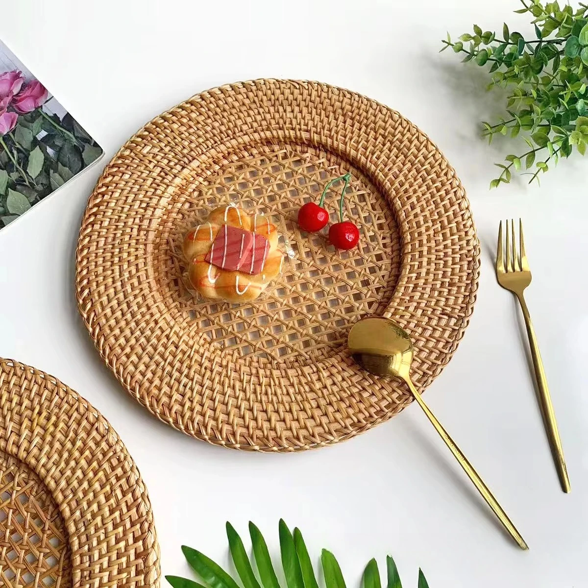 1pc/3pcs/5pcs Multi-functional Round European-style Hand-woven Rattan Tray Retro Snack Storage Tray Hollow Design Tablecloth Pad
