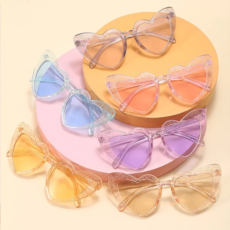 2025 Kinder-Universal-Persönlichkeit, Outdoor-Sonnenschutz, vielseitig, trendige Sonnenbrille, neuer Stil, feiner Blitz-Herz-Rahmen, Unisex