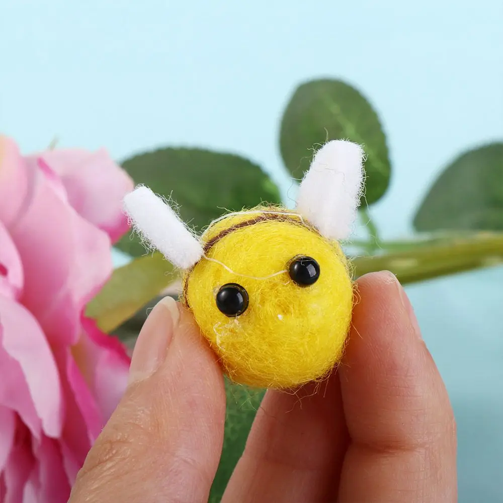 10Pcs Cute Wool Felt Bumble Bee Craft Decor Ball for Christmas Clothing Tent Hat Decoration DIY and Handmade Crafts Toy