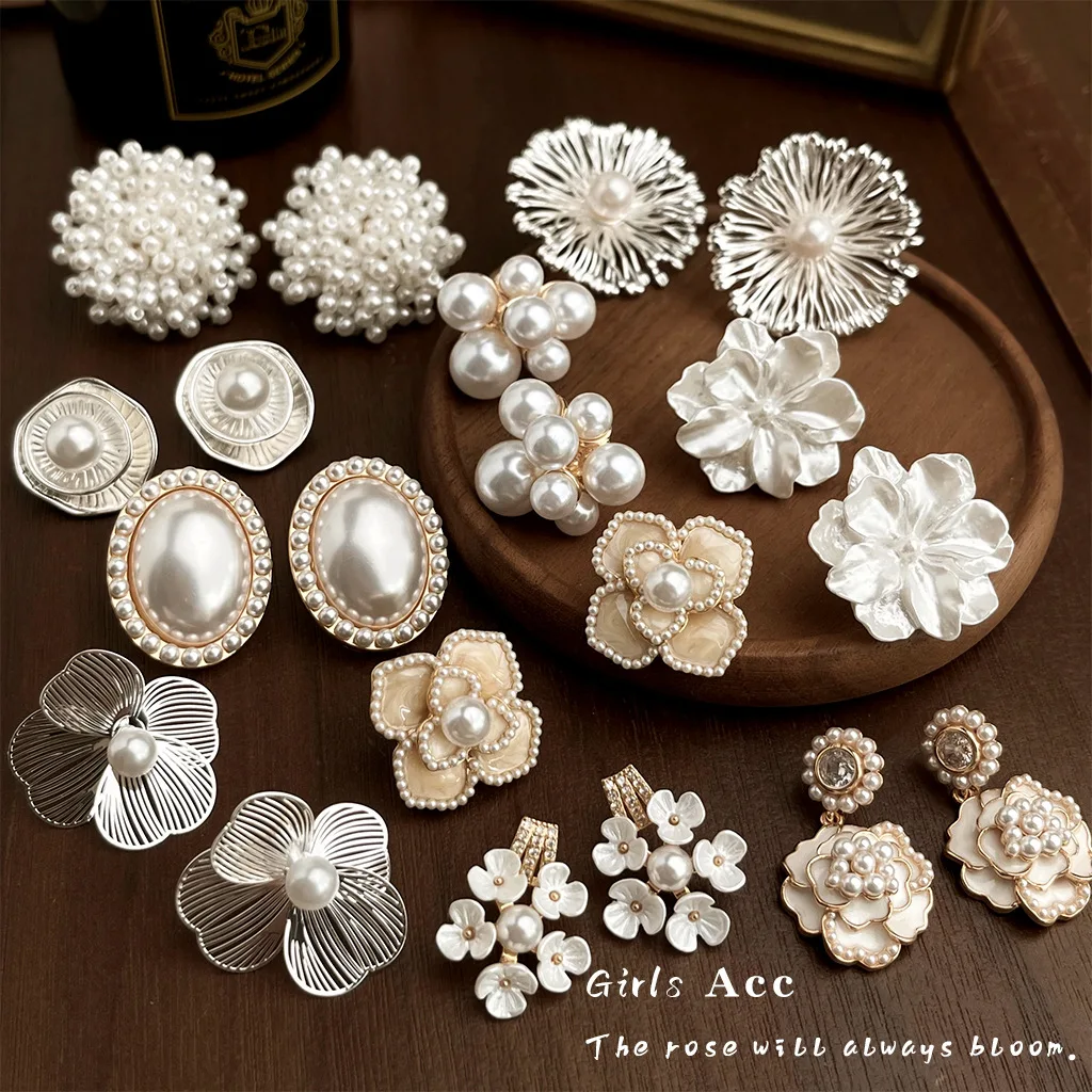 

2025 Hot Sale Fashion Pearl Flower Earrings Light Luxury Vintage Design Elegant Bridal Jewelry