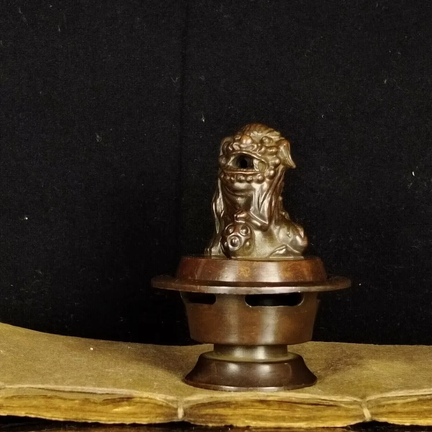 

Chinese Antique Purple Bronze Lion Incense Burner Ornament