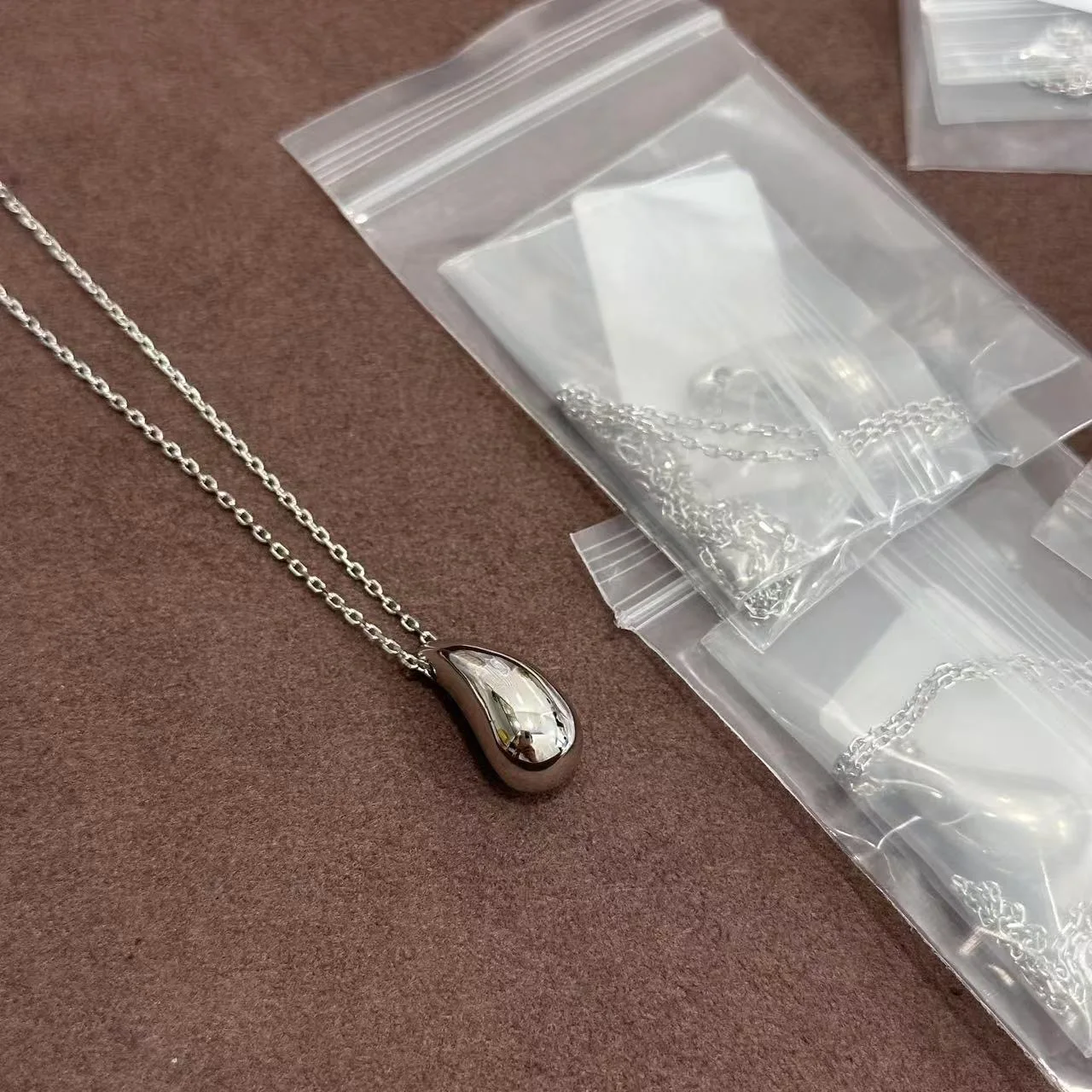 

2025 new S925 necklace, three-dimensional water droplet simple and luxurious temperament exquisite luxury high-end daily jewelry