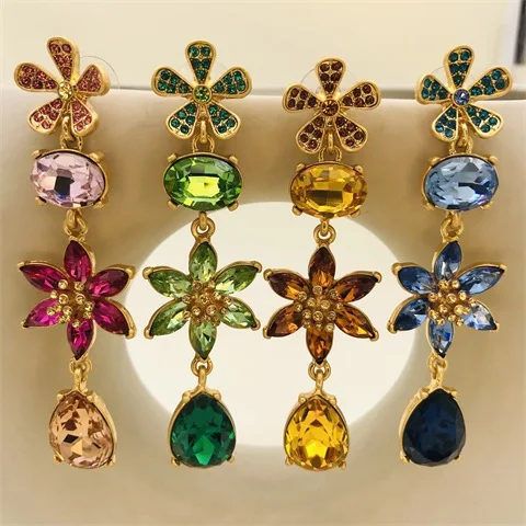 

Earrings Light Luxury Style Retro Flower Stud Girl Piercing Aretes De Mujer Pendientes Brincos Boucles D’Oreille Femmes