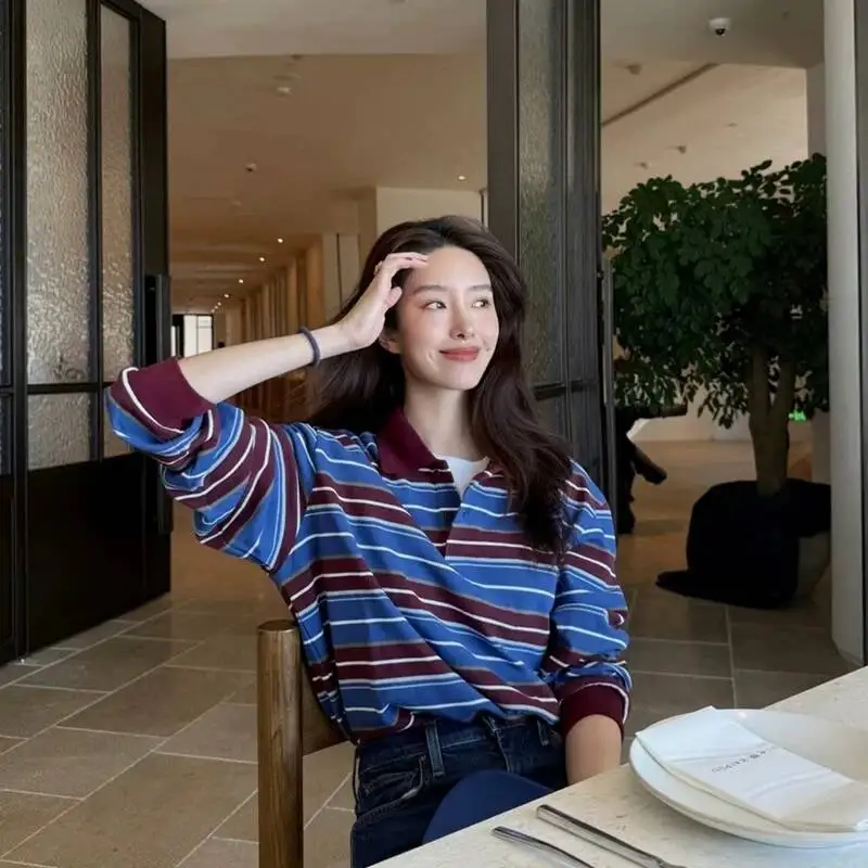 قميص بولو بأكمام طويلة من يانغ تاي يو، تي شيرت فضفاض بياقة مطرزة ومخططة للنساء، قطعة علوية كاجوال بتصميم عتيق مع حروف مطرزة