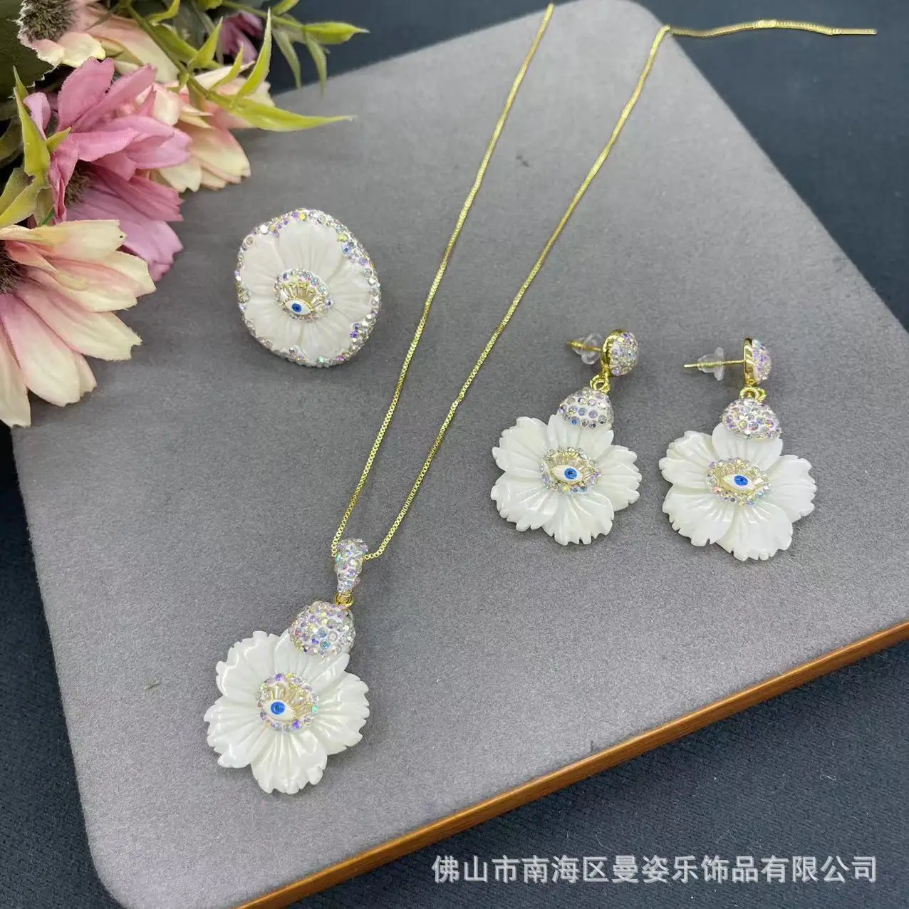 

Ore natural white shell Turkish devil's eye three-piece vintage personalized design jewelry sets Pendant necklace Ring earring
