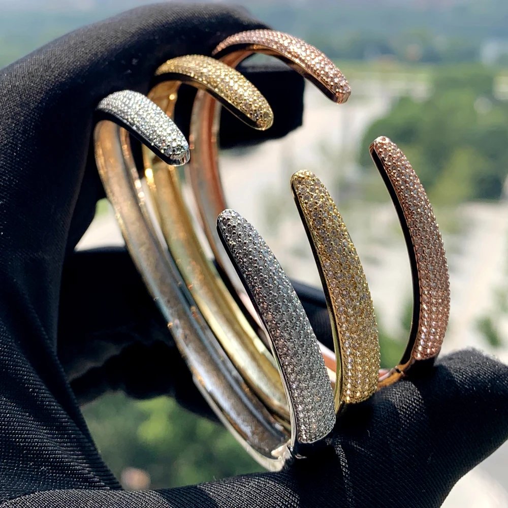 Pulsera de Color dorado con incrustaciones de circonia cúbica para mujer, joyería de moda, brazalete clásico, Simple, abierto, tamaño ajustado,
