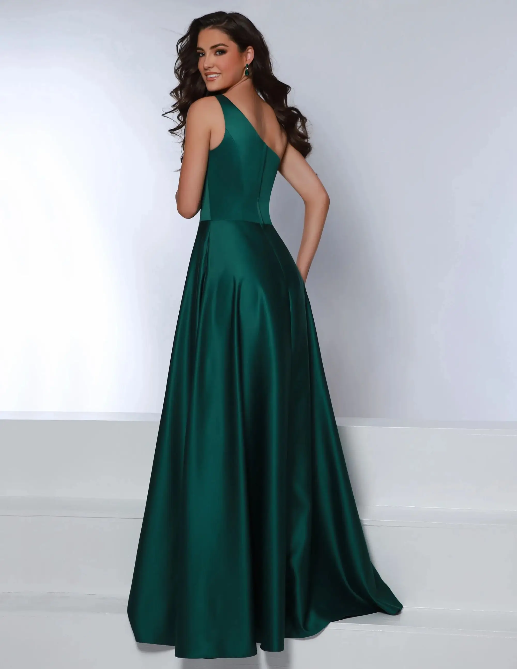 

Customized Green Party Dressrs A-line Form Dresses One Shoulder Elegant Party Gown Quinceanera Dresses Floor Length Satin