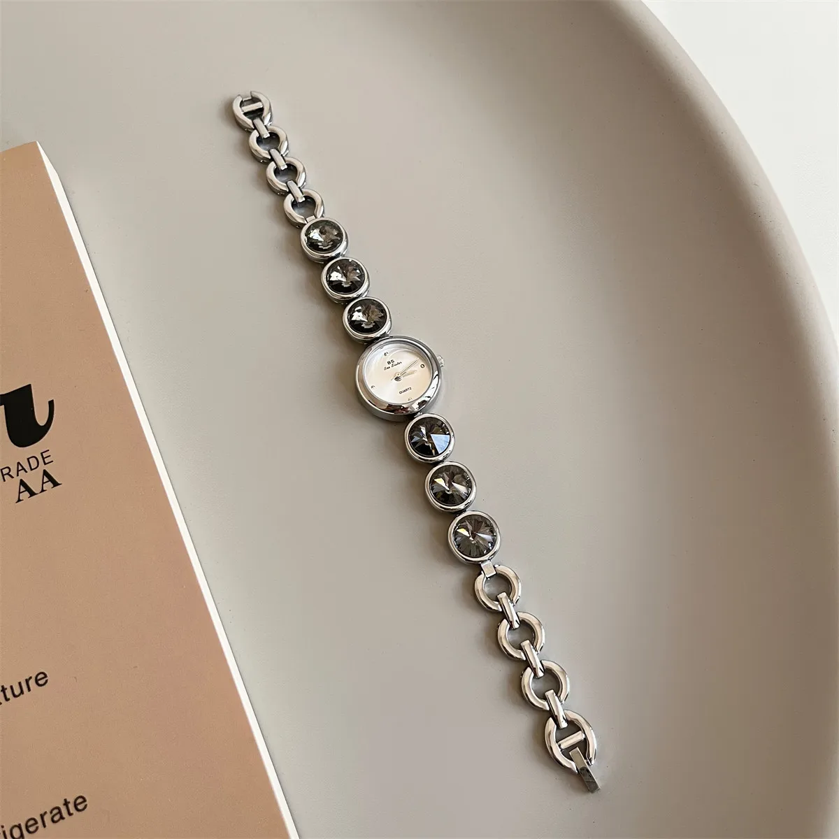 Elegant women's watchbracelet watch with a stylish and luxurious designvintage and sophisticated feelperfect as a gift for women