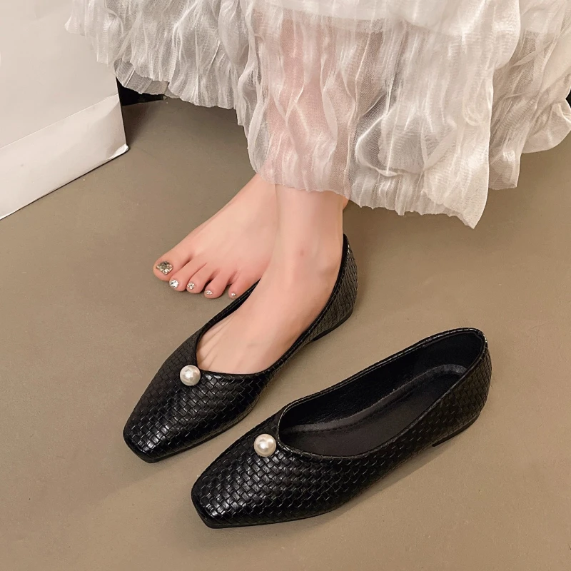 

Новые женские балетки 2026 года: удобные, легкие, для улицы, с низким вырезом, без застежек