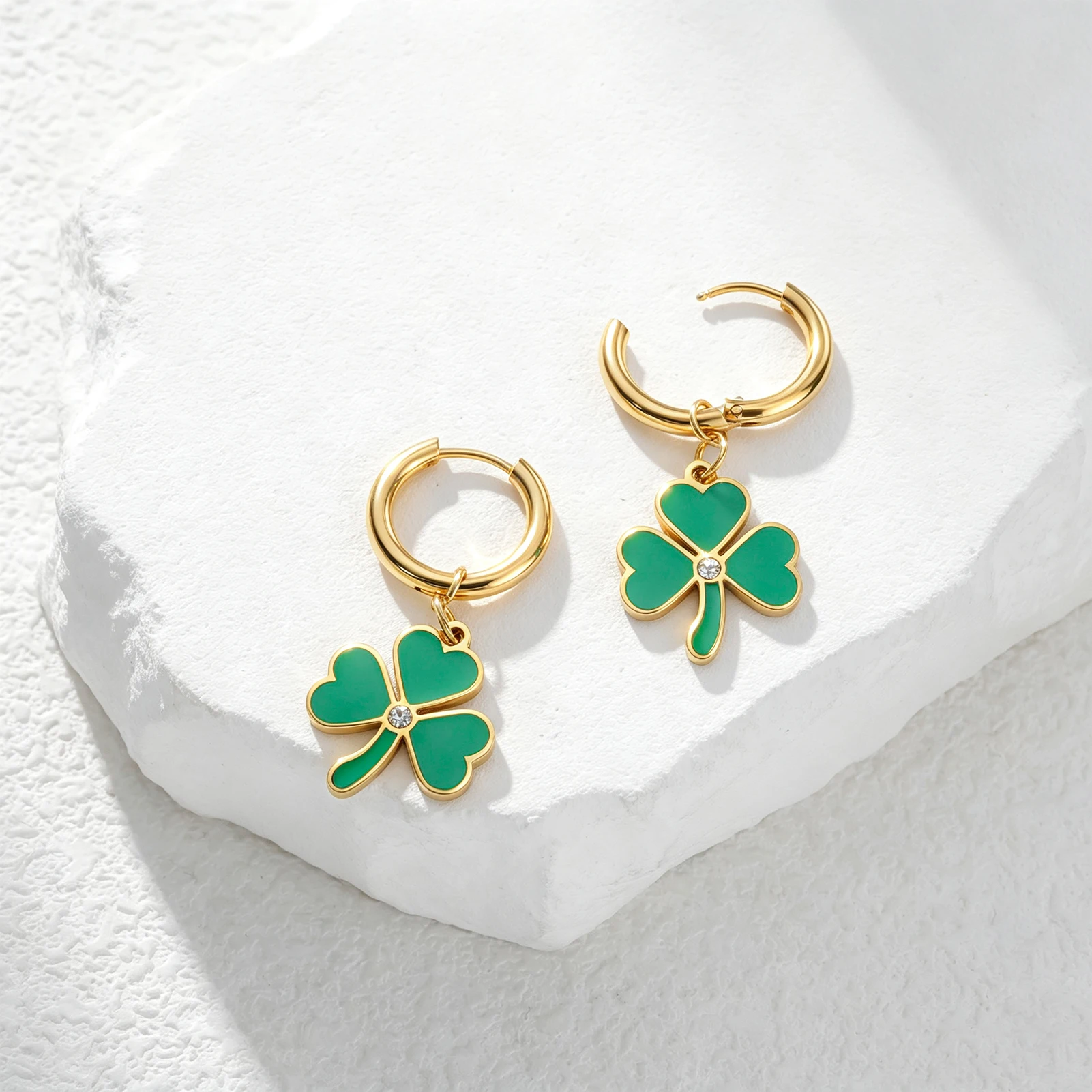 Eueavan Emaille Drei-Blatt-Kleeblatt Ohrringe Edelstahl Zirkon Mode Charm Creolen für Frauen Schmuck Geschenk Großhandel – Detail 4