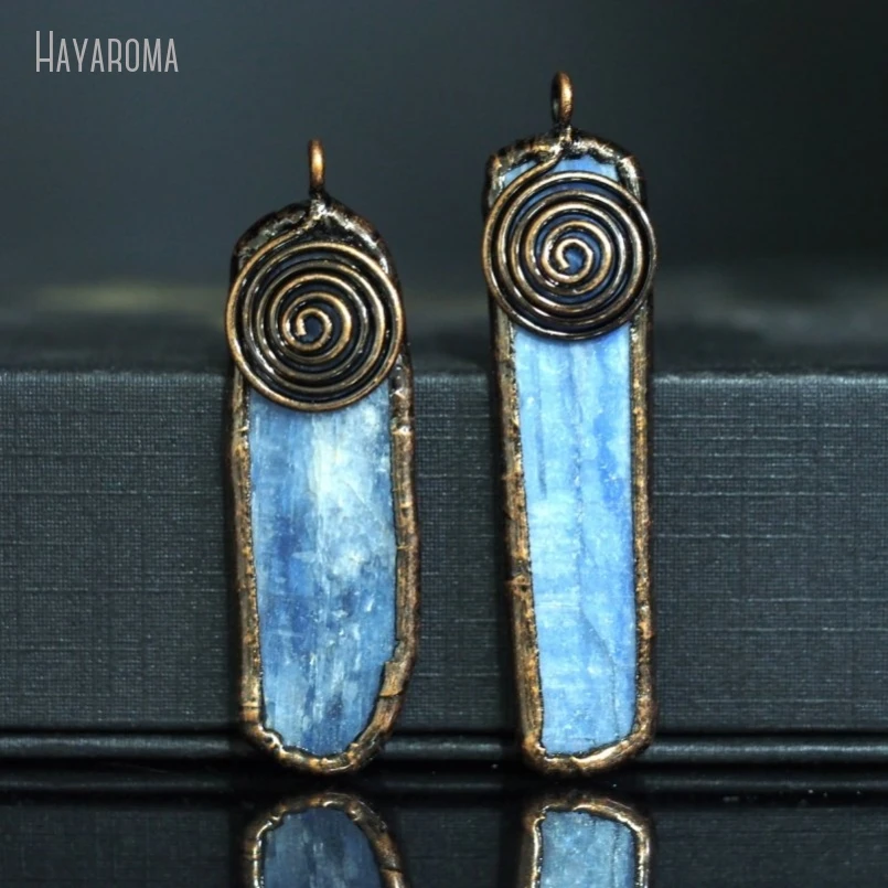 10Pcs Wholesale Antique Bronze Color Tin Kyanite Soldered Free Form Helix Key Vintage Style Raw Quartz Handmade Jewelry Pendant