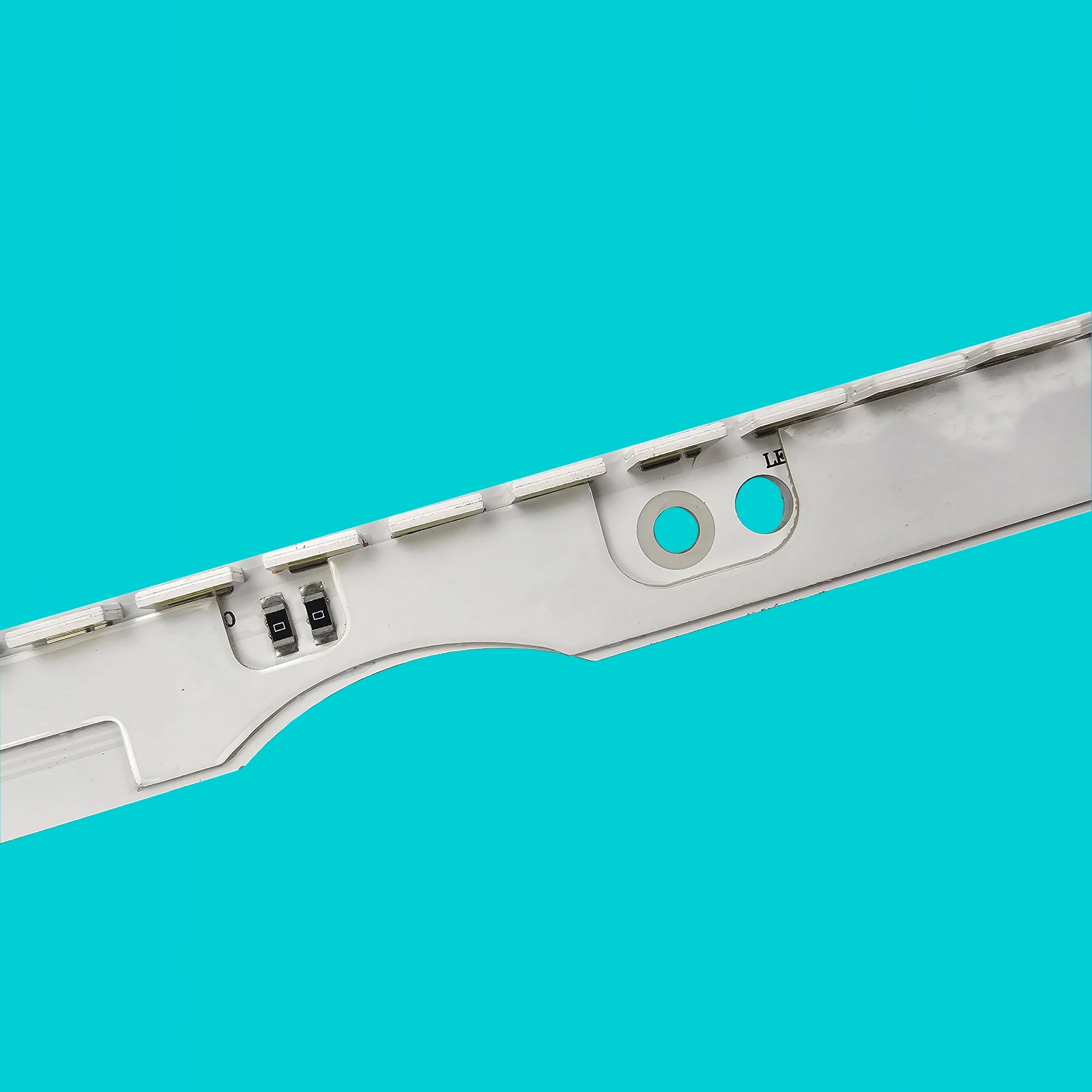 Striscia LED per UE32ES6540S UE32ES6307U UE32ES5530W 32NNB-7032LED-MCPCB LE32OCSM-C1 LTJ320HW06-L LTJ320HN08-J LTJ320HN08-L