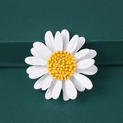 Trendy Simple Enamel Daisy Flower Brooches For Women Korean Elegant Temperament Unisex Brooch Pins Jewelry Party Wedding Gifts
