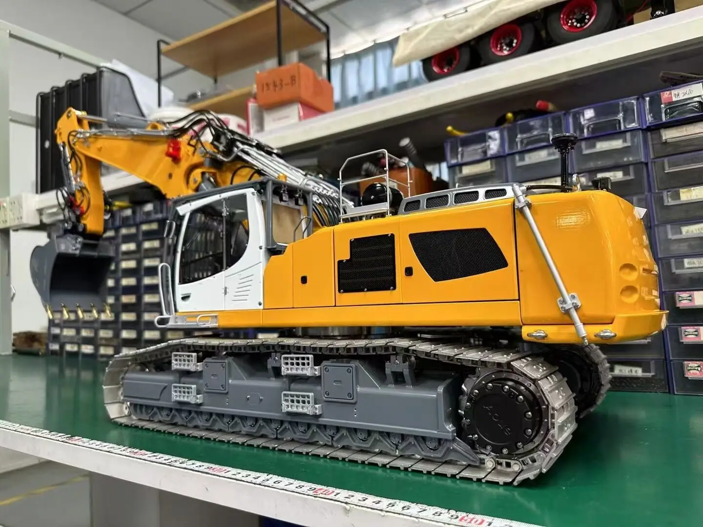 Novo lesu lr960 1/14 rc escavadeira hidráulica completa escavadeira pesada metal rastreado sistema de luz do veículo de construção pintado montado