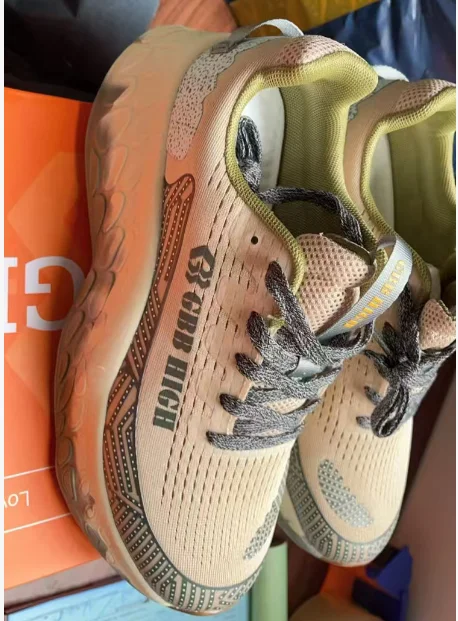 

2025 Winter New Arrival: Hot-Selling Anti-Slip Marathon Running Shoes Track & Field Outdoor Running Shoes Sports Shoes Excellent