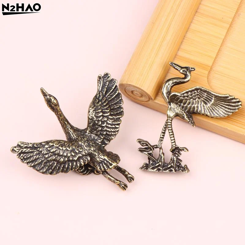 1PC Elegant Brass Flying Crane Figurine Vintage Style Animal Home Decor Office Gift Detailed Feather Comb Table Ornament Tea Pet