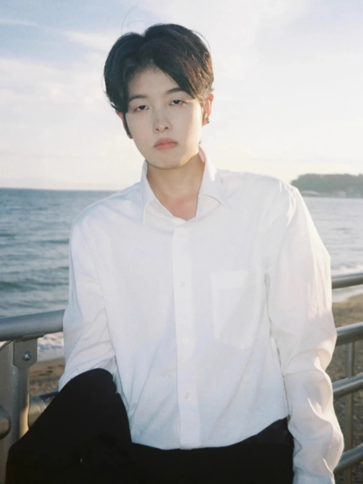 

Мужская белая рубашка с длинным рукавом в японском ретро-стиле, приталенная, базовая, для ношения под неаполитанский костюм, модная весенняя, из полиэфирного волокна