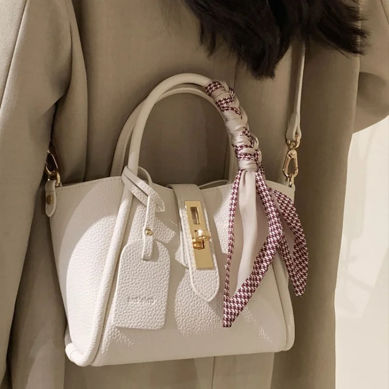 

Famous Brand Luxury Bags Women Designer Handbags High Quality Shoulder Tote Purse for Stylish and Chic Outfits