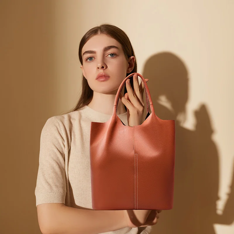 

2024 Autumn New Arrival Genuine Leather Large Capacity Commuter Tote Bag Women Shoulder Travel Bags