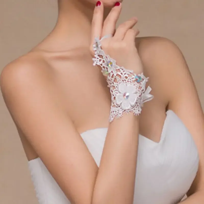 New Arrival Bride Gloves Lace Appliques Beaded Cheap Lace Sexy Wedding Accessories For Bride Sposa