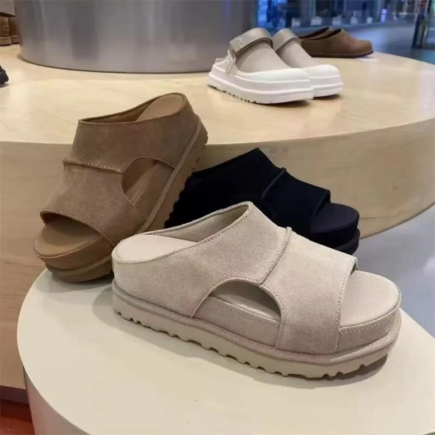 Women's Summer Thick Heel Sandals Hollow out Comfortable Lightweight Soft Bottom Anti-Slip Slippers Beach Shoes Breathable