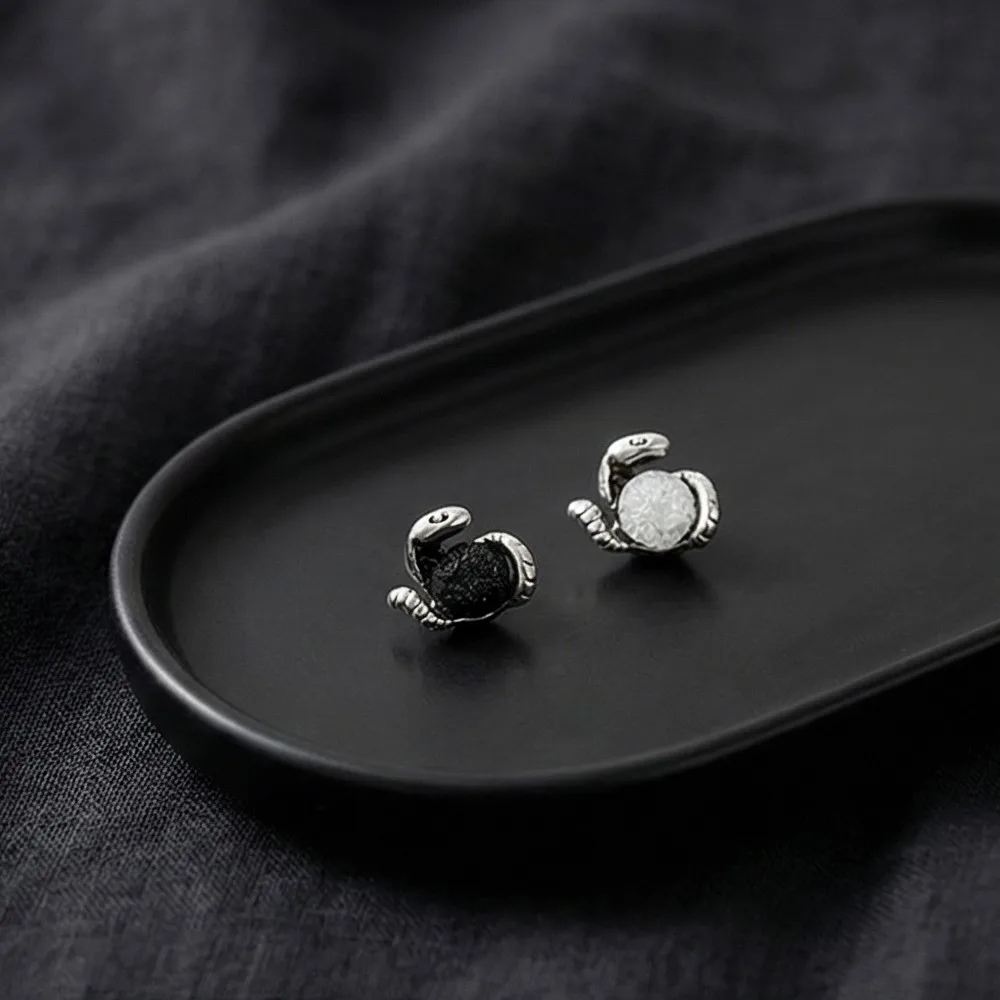 Vintage Silver Color Magnetic Stud Earrings Eye of Medusa No Piercing Ear Clips Punk Earrings for Men Cool Party Punk Jewelry view 4