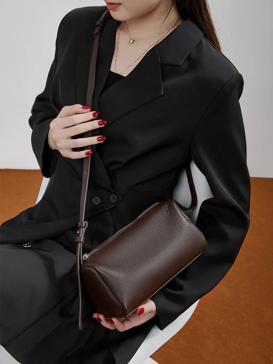 

Fashionable High-Quality Underarm Bag for Women, Stylish Cylindrical Bag, 2026 New Versatile Shoulder Bag, Hand-Carry Crossbody Bag