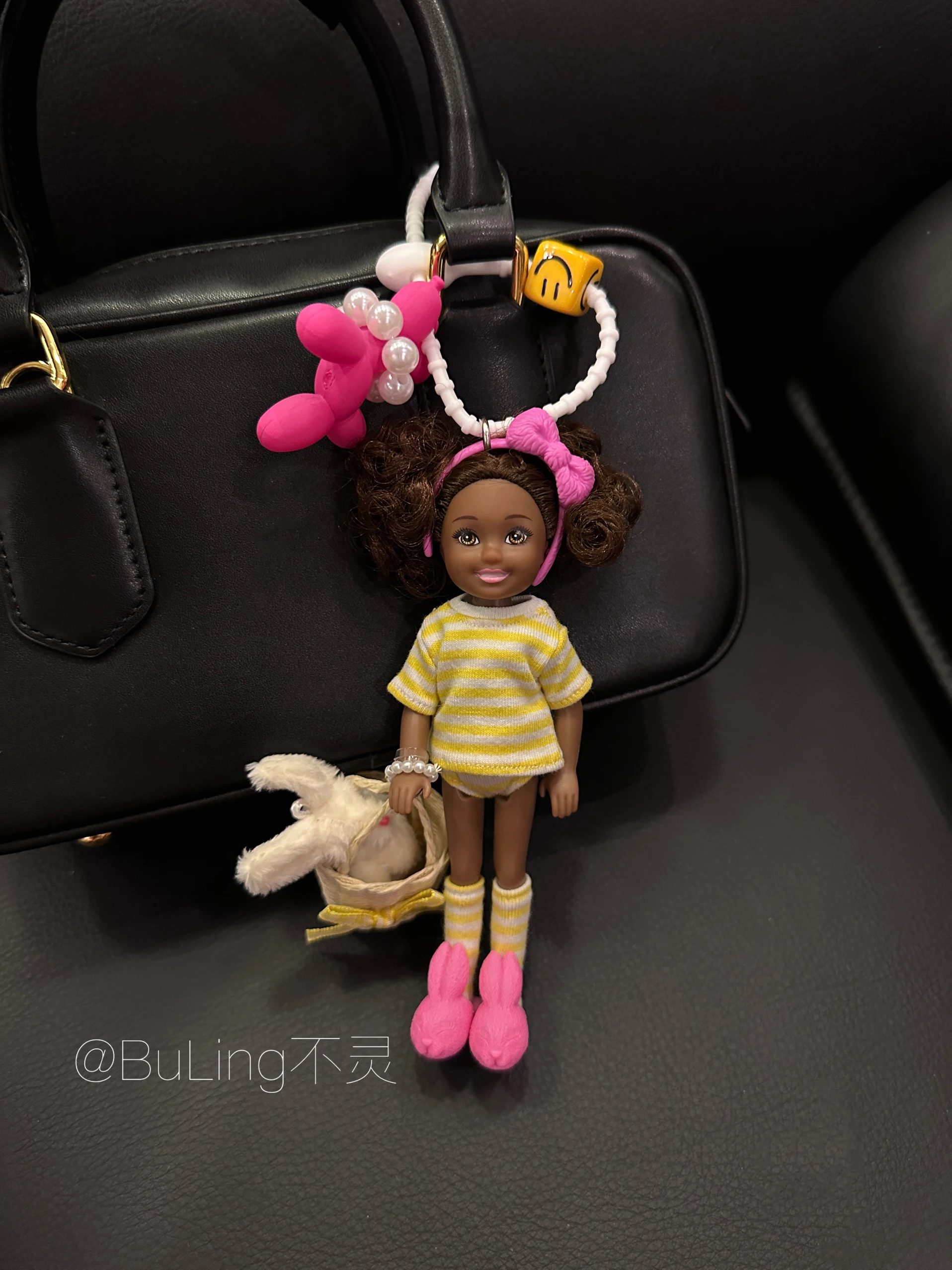Dophee Original น่ารักผู้หญิงกระเป๋าจี้ตุ๊กตาเจ้าหญิง Key Chain ฤดูร้อน Dopamine เครื่องประดับสีดําผมหยิกกระเป๋าเป้สะพายหลังตกแต่ง