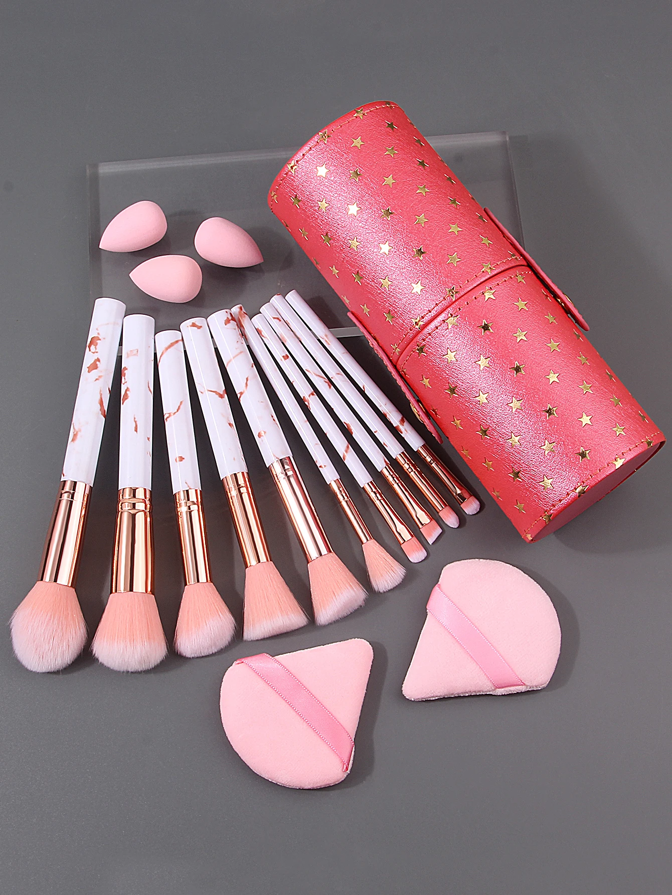 10 pezzi di pennelli per trucco in marmo rosa + 3 mini uova di bellezza + 2 sbuffi di cipria triangolari + un secchio di stoccaggio ad alto livello di aspetto
