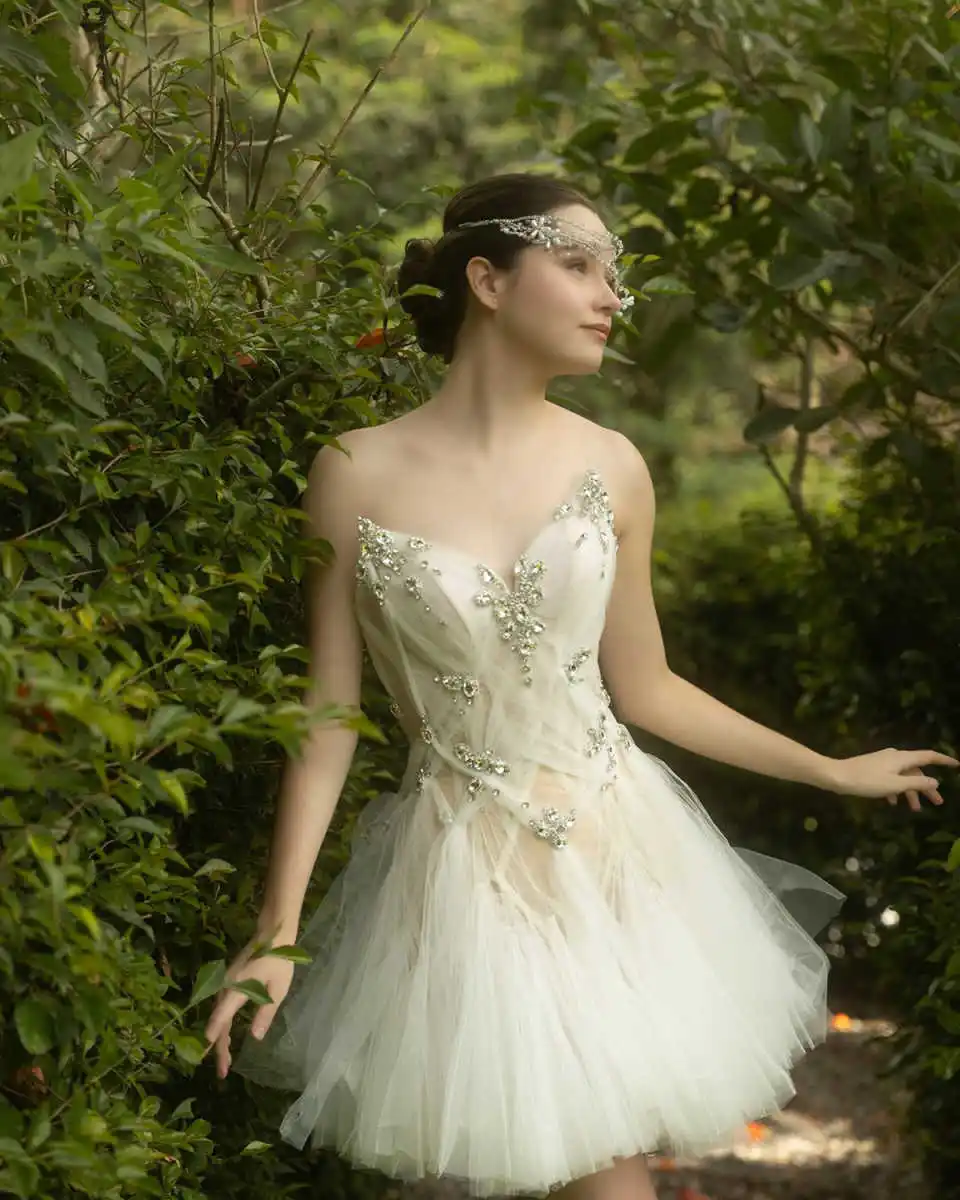 فساتين زفاف أنيقة على شكل حرف V على شكل حرف V فساتين زفاف عتيقة بدون حمالات مخصصة فوق الركبة طول رداء صغير De Mariée