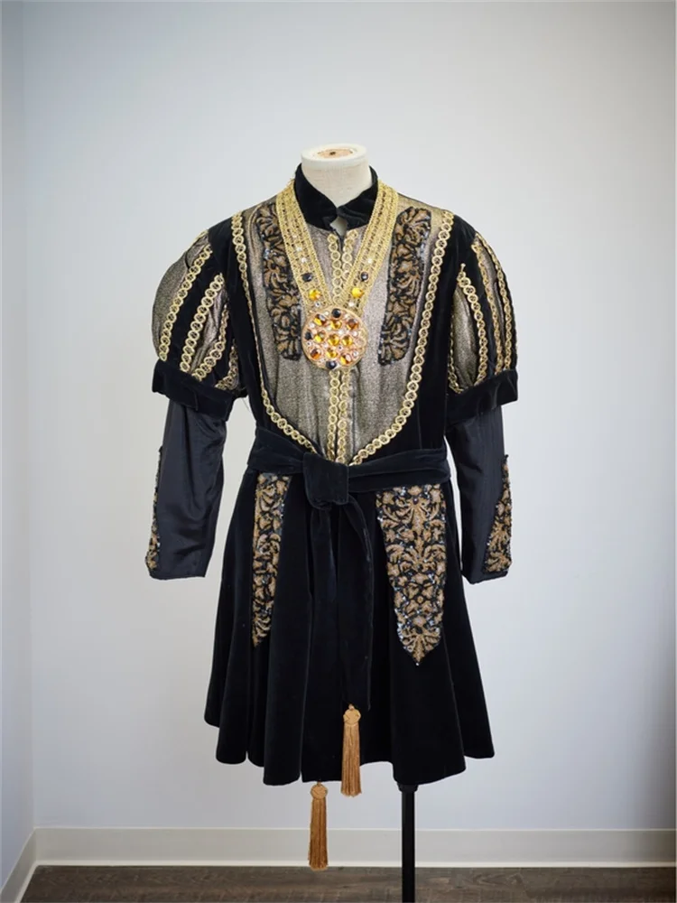 Renaissance Nobleman Cosplay Costume: Compare Prices & Find Deals