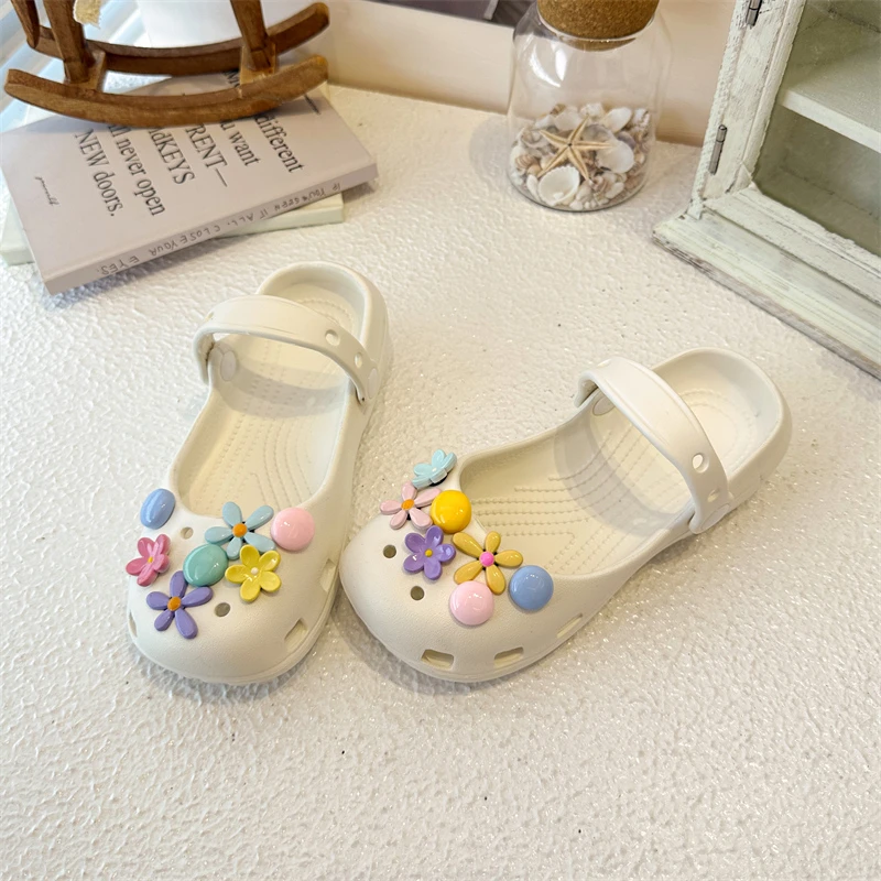A pair of children's colorful flower Mary Jane clogs,adjustable heel strap,soft thick EVA anti-slip cute slides KH-k920-1